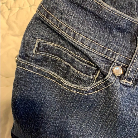 Chico’s short bootcut jeans. Size 0 - Picture 5 of 7